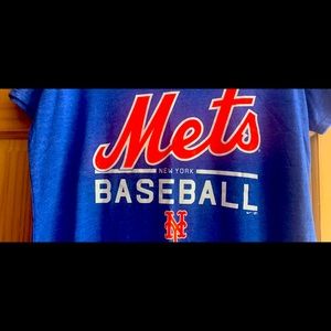 Mets logo tee shirt